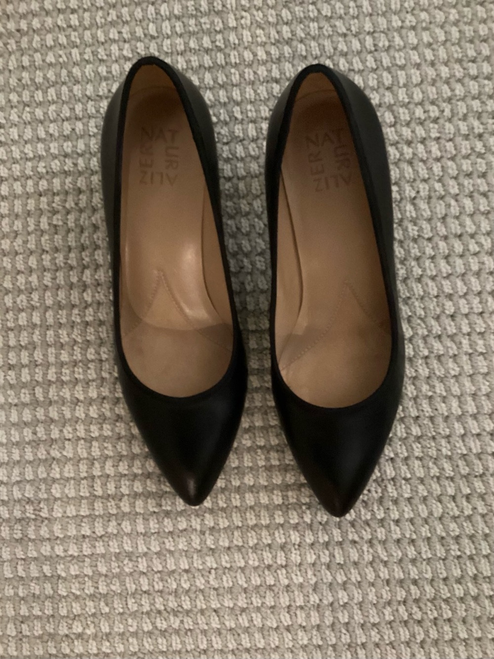 Naturalizer Black Pointed-Toe Leather Pumps